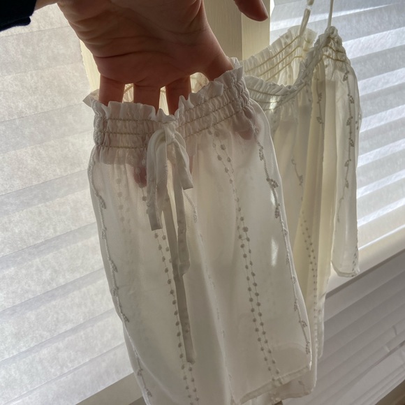 Off the shoulder flowy blouse - Picture 2 of 4